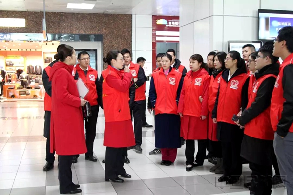 青年志愿者参与志愿服务培训。.jpg 青年志愿者参与志愿服务培训。.jpg