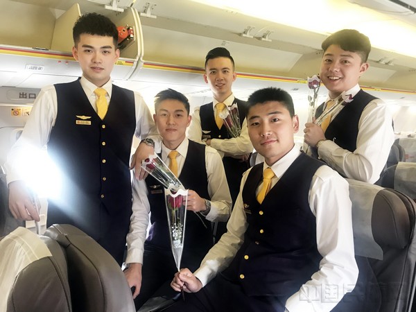 祥鹏航空绅士乘务组.jpg