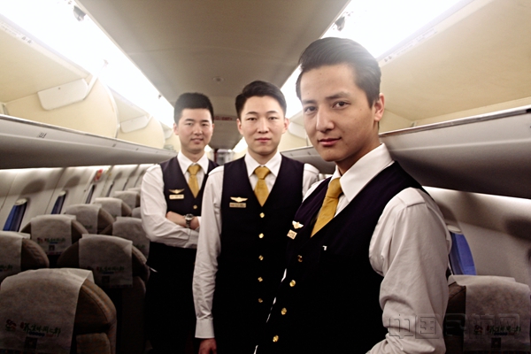 图片2：北部湾航空GX8880航班乘务组.jpg