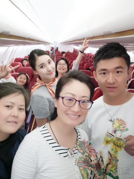 图七 参与活动的旅客.jpg 图七 参与活动的旅客.jpg