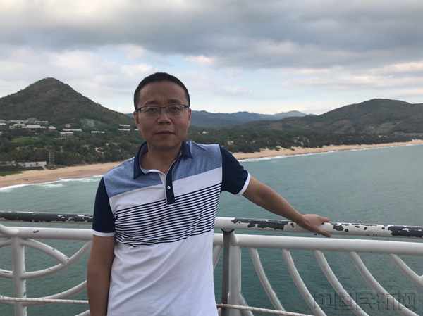 附图三:王文建的生活照_副本.jpg
