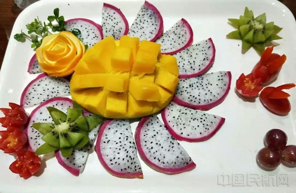 “花好月圆”果盘(刘学敏 摄).jpg “花好月圆”果盘(刘学敏 摄).jpg