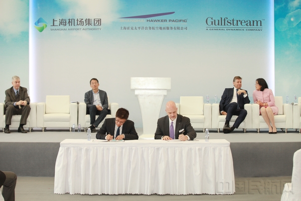 双方签约.jpg 双方签约.jpg