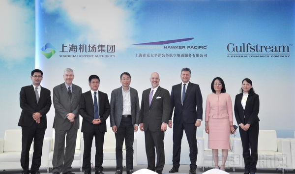 集体合影2.jpg 集体合影2.jpg