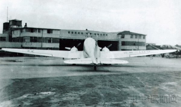 1957年上海民航管理处飞行中队开航时的革新型飞机.jpg