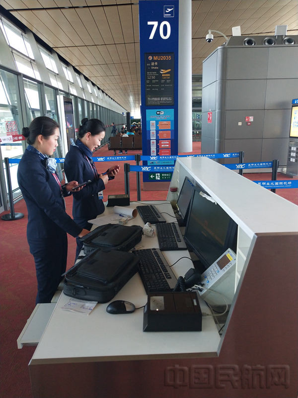 搭建家路的“传帮带”_副本.jpg 搭建家路的“传帮带”_副本.jpg