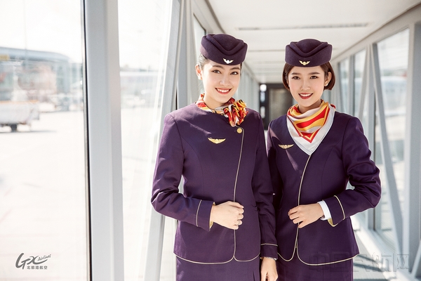 图2  北部湾航空乘务员-wps图片.jpg