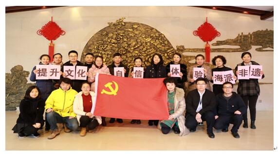 图为党员合影.jpg 图为党员合影.jpg