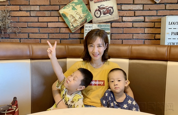 李颖3.jpg 李颖3.jpg