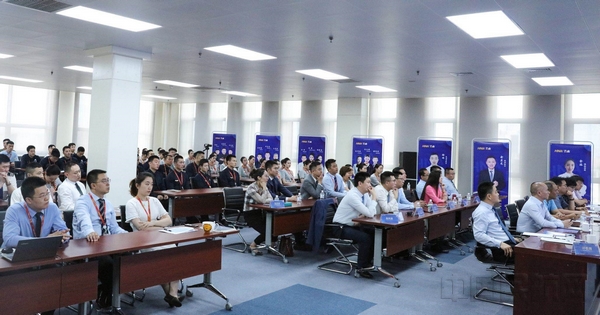 图二 论坛分享现场.jpg