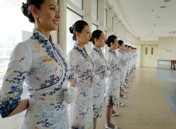 附图2:海南航空乘务员接受荷兰国际管家学院培训.jpg 附图2:海南航空乘务员接受荷兰国际管家学院培训.jpg