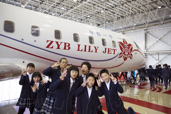nEO_IMG_飞机参观.jpg