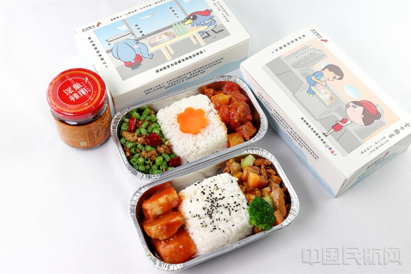 深航首创”双拼饭“机上餐食.jpg