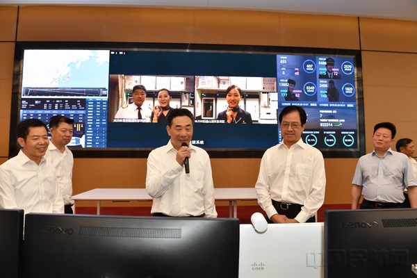 东航集团党组副书记总经理李养民在大兴机场东航基地开展主题教育调研-东航供图.jpg 东航集团党组副书记总经理李养民在大兴机场东航基地开展主题教育调研-东航供图.jpg