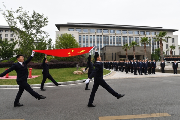 东航集团党组主题教育读书班升旗仪式-东航供图.jpg 东航集团党组主题教育读书班升旗仪式-东航供图.jpg