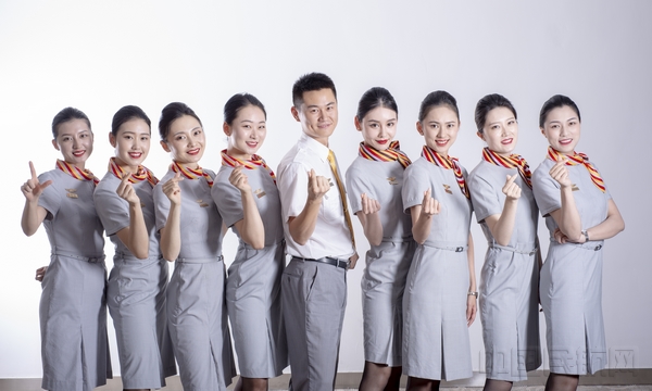 祥鹏航空“灵秀示范组”.jpg