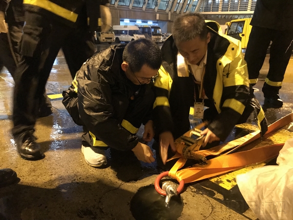 东航技术浦东维修基地积极应对第9号台风“利奇马”(1).jpg 东航技术浦东维修基地积极应对第9号台风“利奇马”(1).jpg