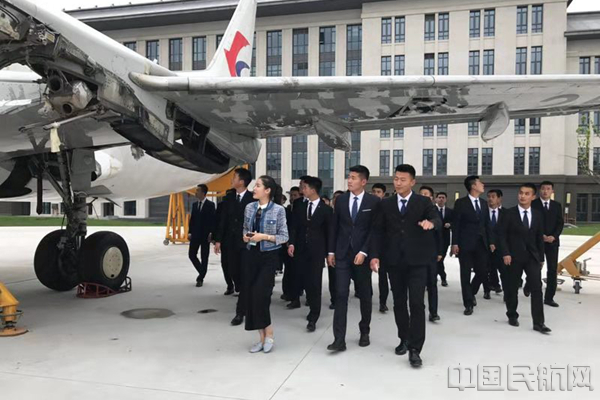 带领学员学习的陈雨槟_副本.jpg