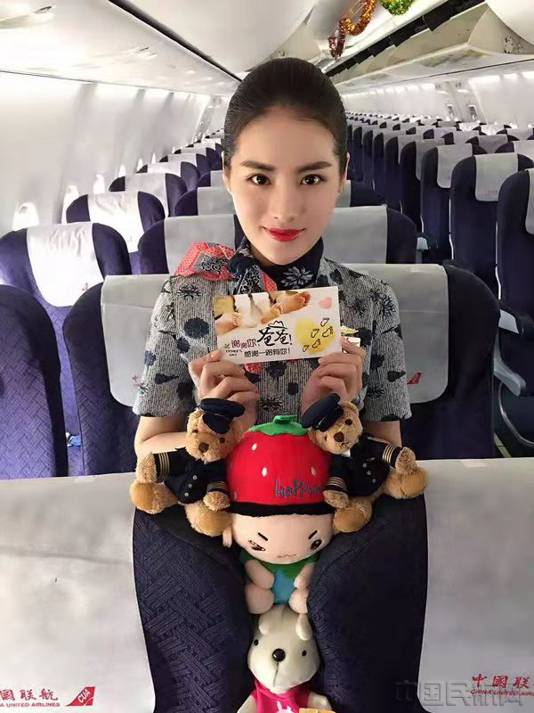 在联航担任空乘时的陈雨槟_副本.jpg