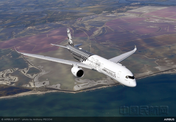 A350 XWB in flight14.jpg