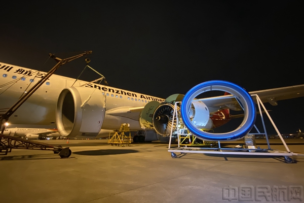 工作现场 (2)（深航维修工程部航线维修中心航线五中队文宣组 摄）.jpg