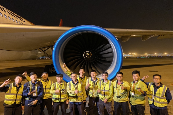 完成工作后专项小组合影（深航维修工程部航线维修中心航线五中队文宣组 摄）.jpg