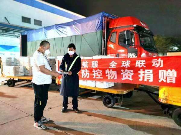 白云物流国际货站工作人员正在紧急处理防疫物资 (3).jpg