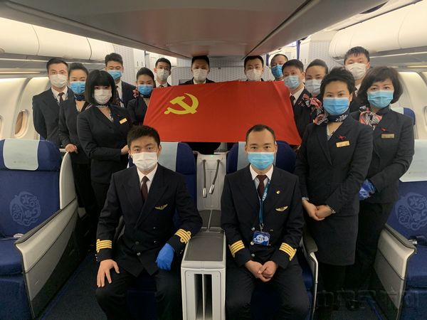 东航包机机组以党员为主力-东航供图.jpg