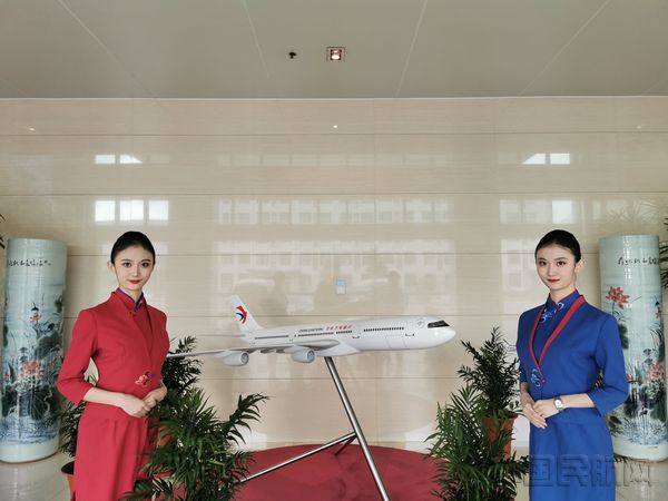 刘霖菲、刘霖萱姐妹.jpg