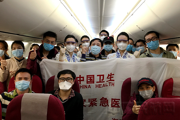 配图:海南航空第二架包机航班运送医疗队驰援武汉.jpg 配图:海南航空第二架包机航班运送医疗队驰援武汉.jpg