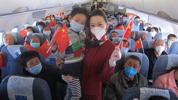 国航一天两架成都至阿克苏包机4_副本.jpg 国航一天两架成都至阿克苏包机4_副本.jpg