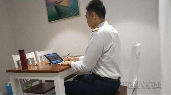 东航上海1_副本.jpg 东航上海1_副本.jpg