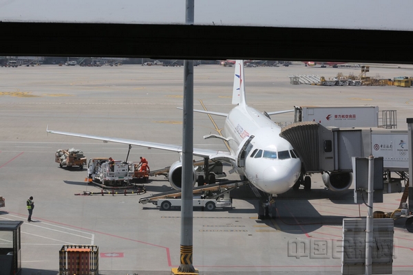 nEO_IMG_东航在湖北首先恢复了宜昌机场的航班-东航供图