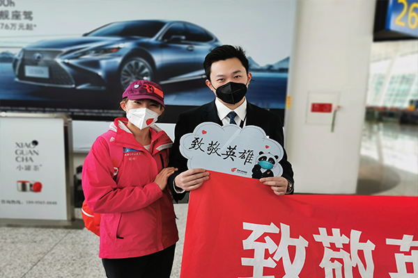 05致敬英雄,国航送您回家1.jpg 05致敬英雄,国航送您回家1.jpg