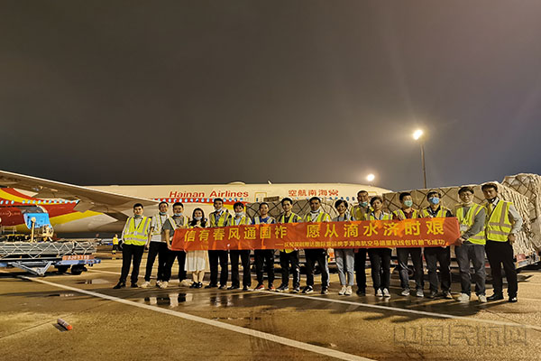 附图2：海南航空深圳-马德里“客改货”包机工作人员合影1.jpg
