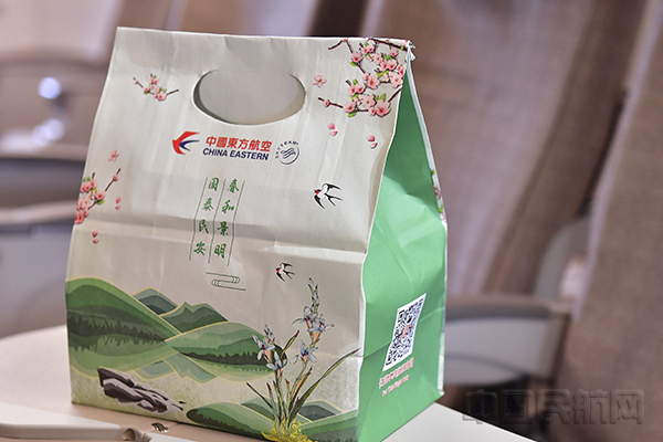 东航“伴手礼式”餐食的经济舱品种-东航供图1.jpg