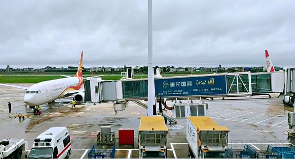 承运团队旅客的金鹏航班-金鹏供图.jpg 承运团队旅客的金鹏航班-金鹏供图.jpg