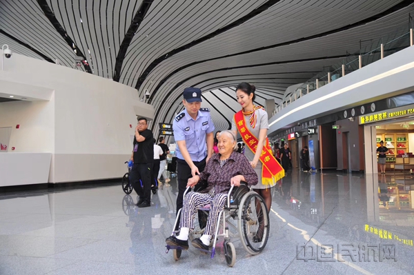 图片3：吴越积极参加青年志愿服务_副本.jpg