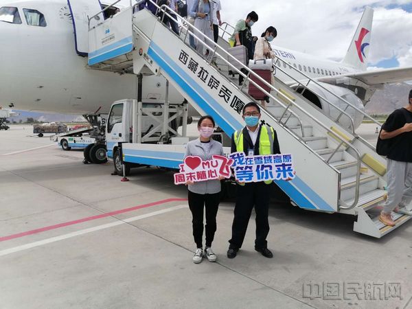 东航在各地航点服务“随心飞”旅客-东航供图.jpg