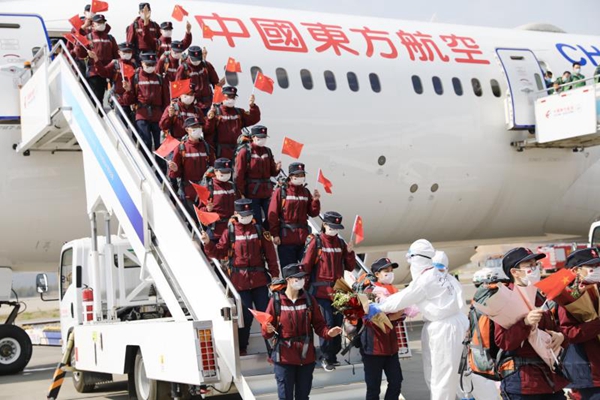 承运抗疫医疗队的东航航班-东航供图1.jpg