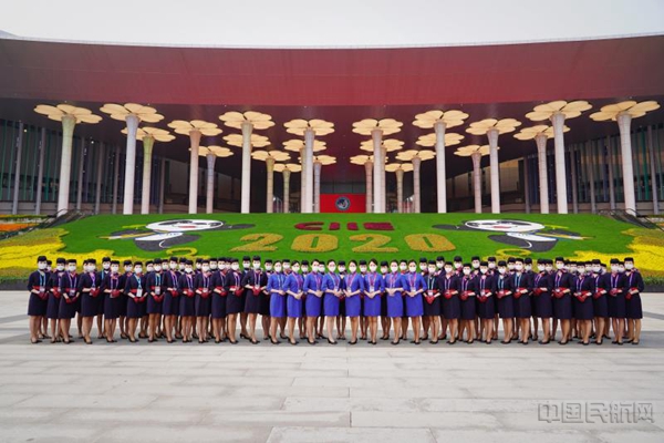 服务进博的东航志愿者-东航供图3.jpg