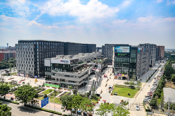 东航投资在成都双流机场开发的云锦天地-东航投资供图_副本.jpg