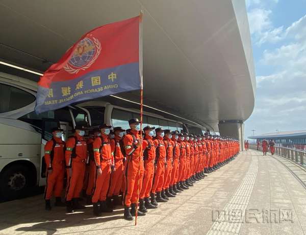 中国救援队在大兴机场开展航空投送应急拉动演练