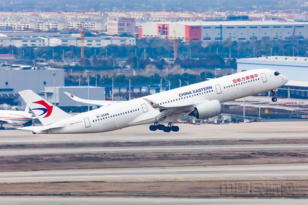 执飞航班的东航最新一代A350宽体客机-东航供图_副本.jpg 执飞航班的东航最新一代A350宽体客机-东航供图_副本.jpg