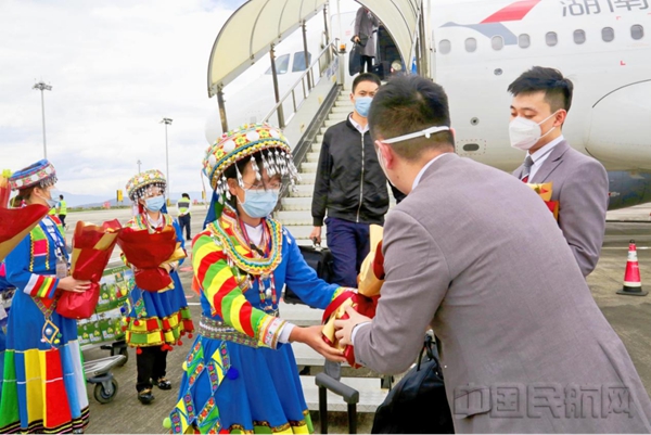 水印 20211101新闻通稿:10月31日起湖南航空全新开通无锡=宜宾=腾冲航线1483.jpg