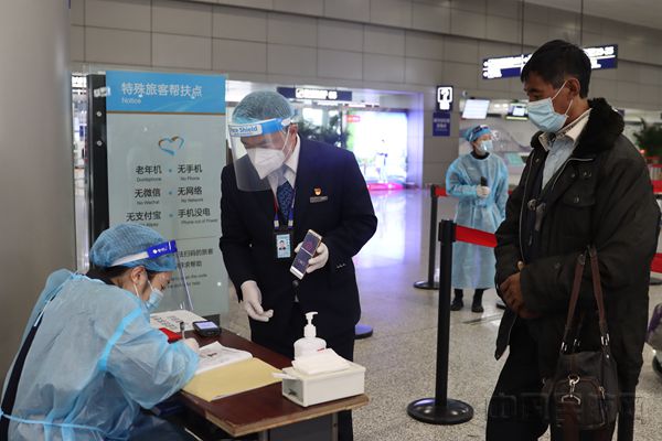 2.国航做好耐心细致的服务保障工作_副本.jpg 2.国航做好耐心细致的服务保障工作_副本.jpg
