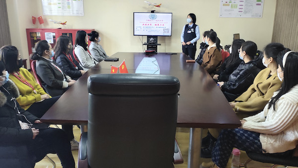 附图7：海南航空大连分公司开展女性健康知识讲座.JPG