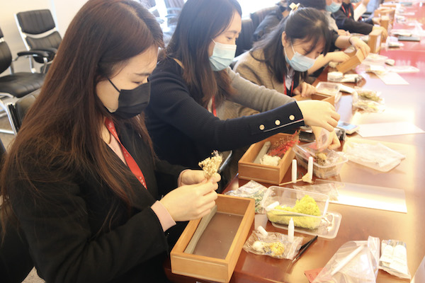 附图8：海南航空北京基地开展文化体验活动.JPG