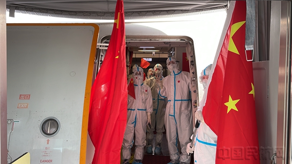 水印 附图4：海南航空执行抗疫包机4.jpg