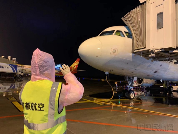 图1:监察廊桥对接1.jpg